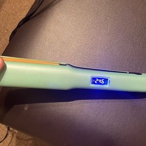 Chi Flat Iron with Polder Hot Sleeve